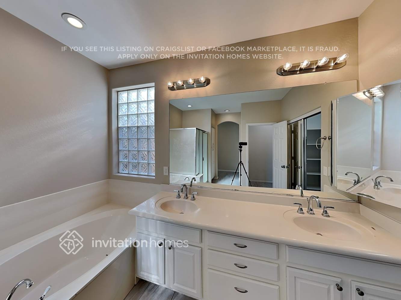 Building Photo - 8787 W Augusta Ave