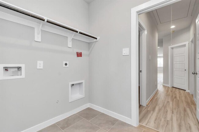 Building Photo - 3020 Gunnersbury Dr