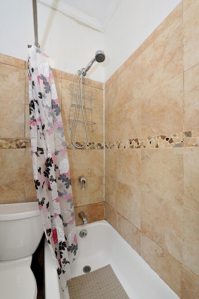 Building Photo - 520 8th Ave