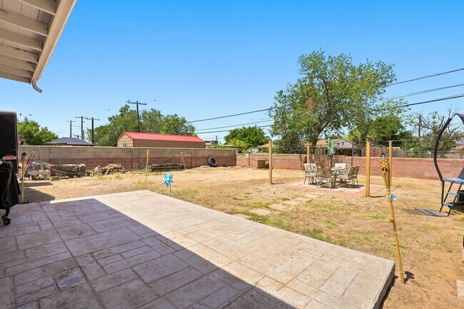 Building Photo - 3707 Comanche Rd NE