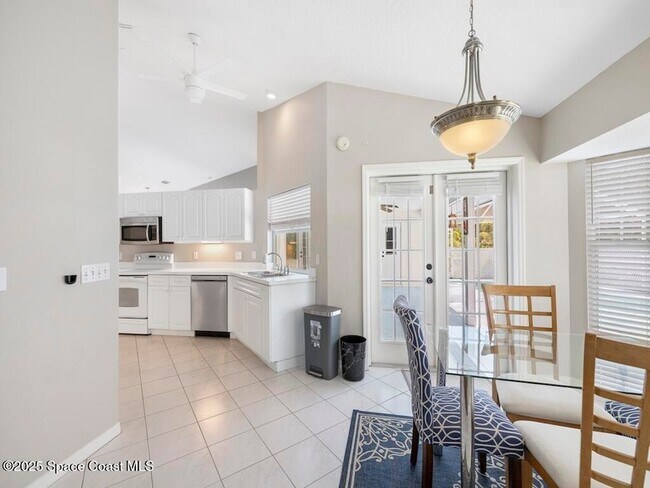 Building Photo - 1026 Blossom Dr