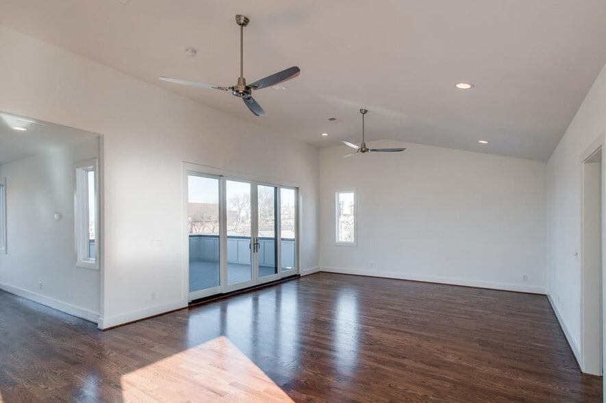 spacious recreation room - 1207 Tremont Ave