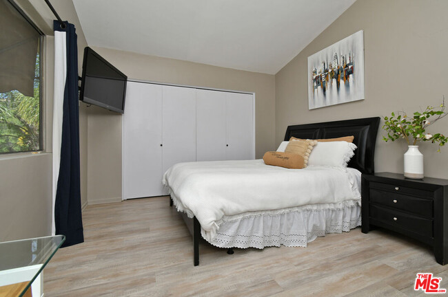 Building Photo - 16142 Bayberry Pl