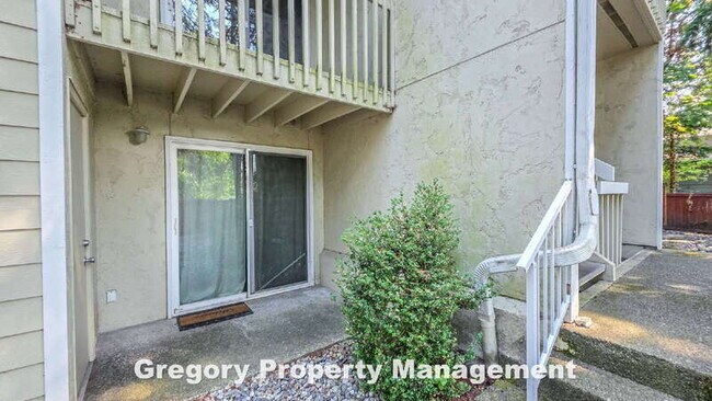 Building Photo - 9474 Woodinville Redmond Rd NE