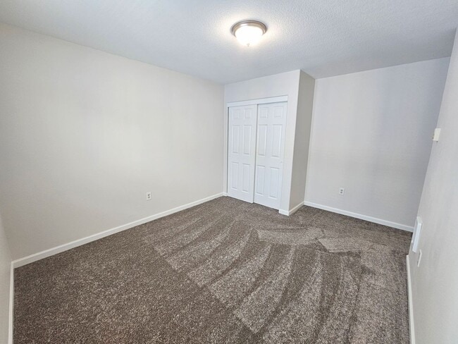 Building Photo - St. John's Townhome - 5 Bedroom, 2 bath Duplex Unit