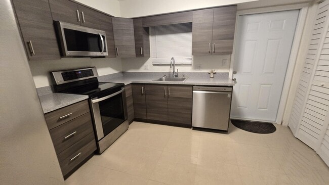 Building Photo - 1231 SW 61st Terrace