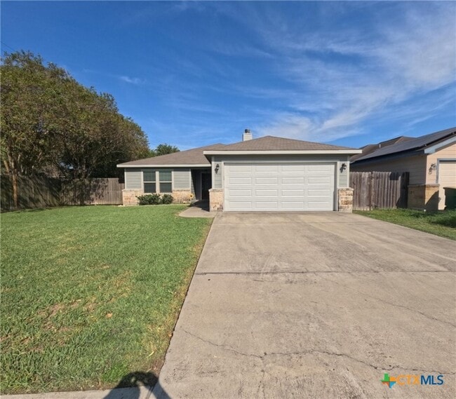 Building Photo - 2902 Lenora Dr