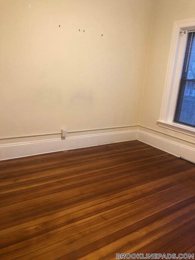 Building Photo - 1463 Beacon St