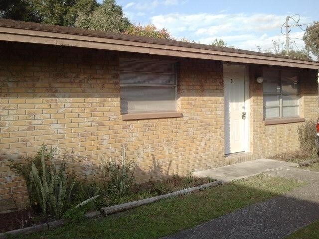 Building Photo - Spacious 2br/1ba duplex near USF