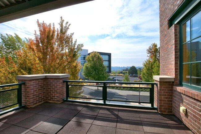 Building Photo - 706 SW Industrial Way