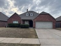 Building Photo - Welcome to this stunning 3-bedroom, 2-bathroom home located in the desirable Broken Arrow, OK.