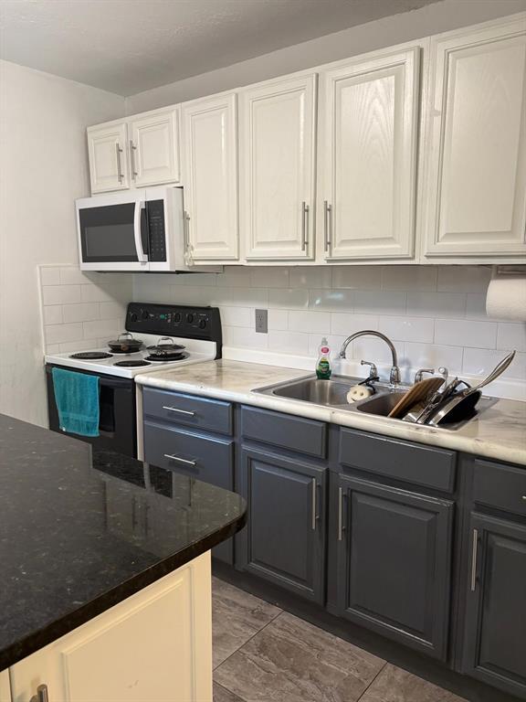 Building Photo - 7703 Hillcrest Terrace