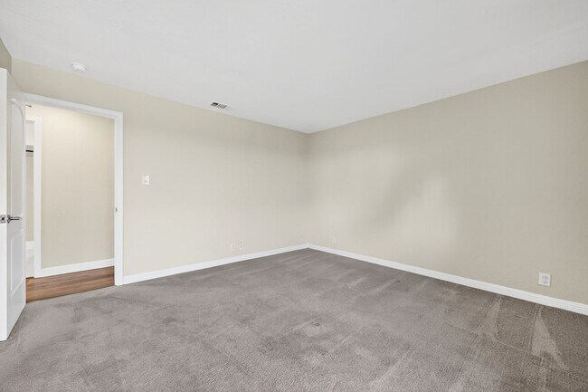 Building Photo - Updated Ground-Floor End Unit with Pool Access & No Stairs in West Roundtree!