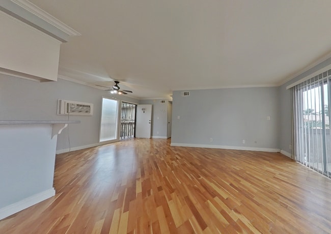 Building Photo - Spacious 1 Bedroom Condo in the Gated Park Bristol Community