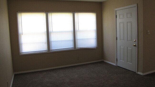 Building Photo - 105 Brighton Way