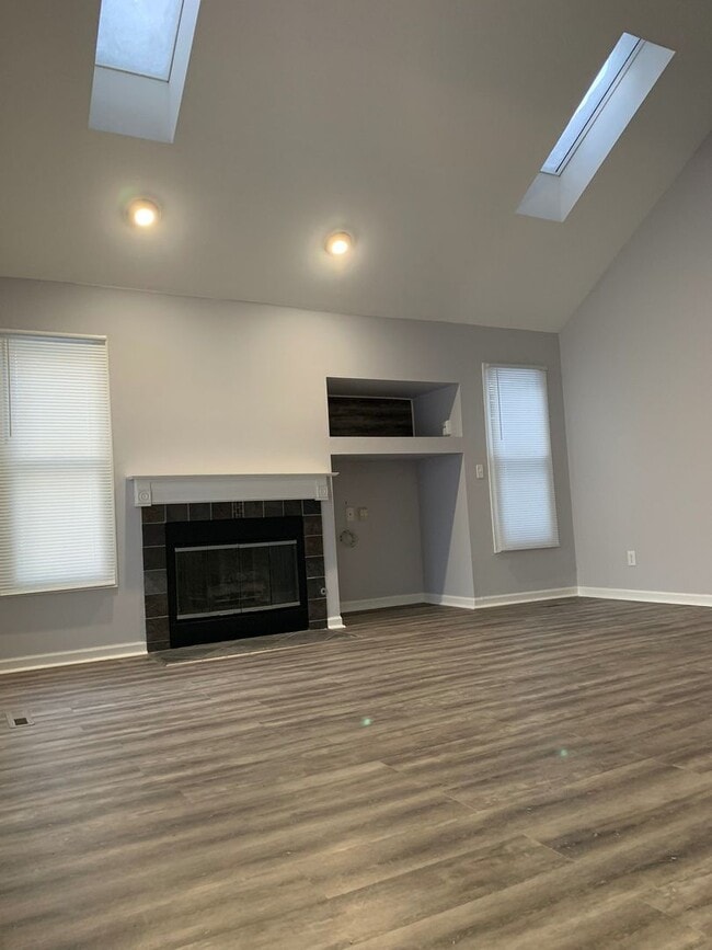 Building Photo - Beautiful White Caps Single Family Home
