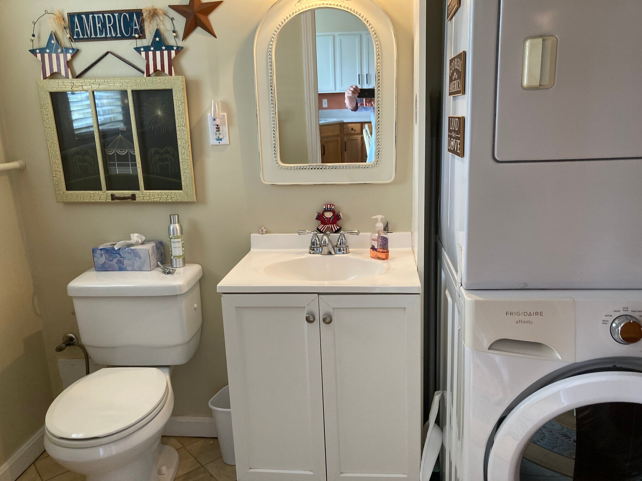 Half bath with w/d - 275 North End Blvd