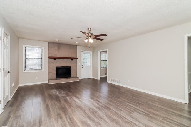 Building Photo - 3055 Sumit Wood Dr NW