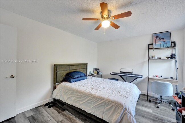 Building Photo - 2508 Cardaman Ave