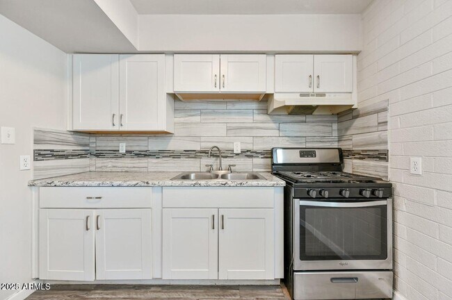 Building Photo - 1744 W Glendale Ave