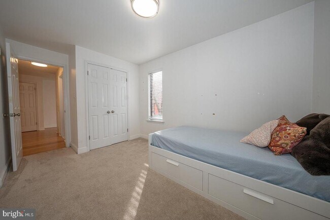 Building Photo - 504 Mountainview Dr