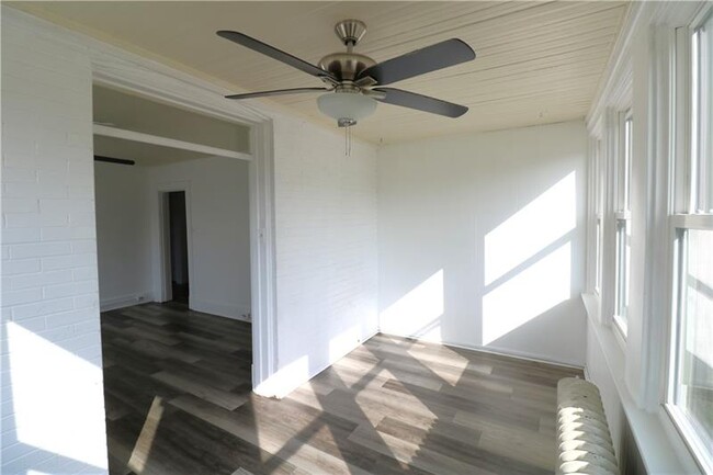 Building Photo - 1423 Hillsdale Ave
