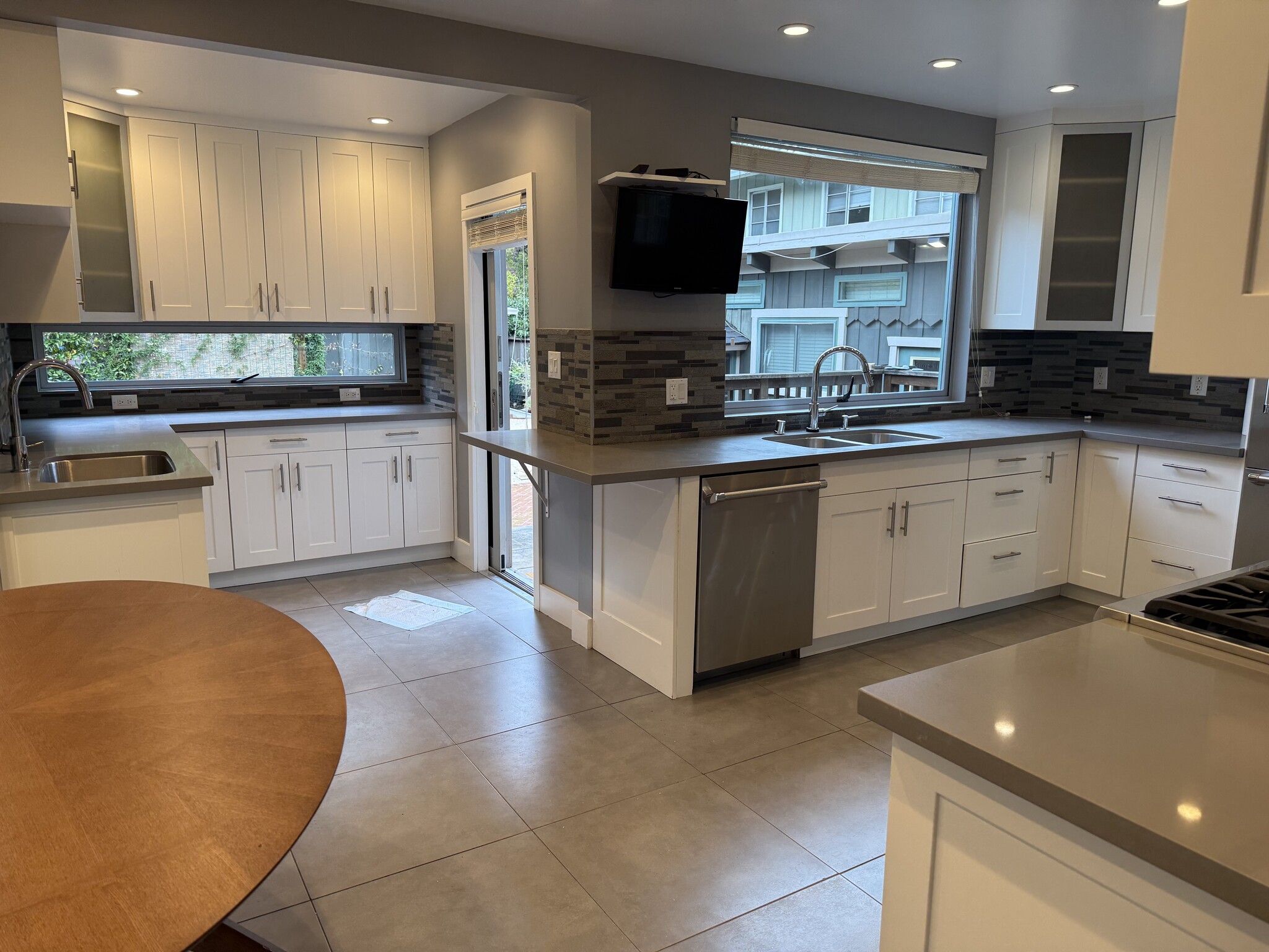 Kitchen additional area - 196 Tunstead Ave