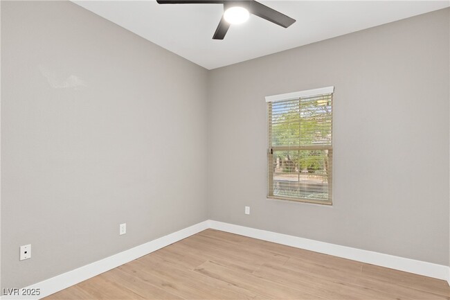 Building Photo - 10589 Cliff Lake St