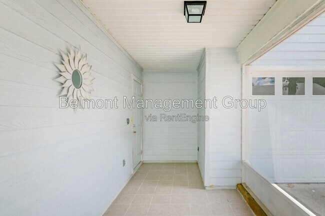 Building Photo - 933 Lake Elsie Dr
