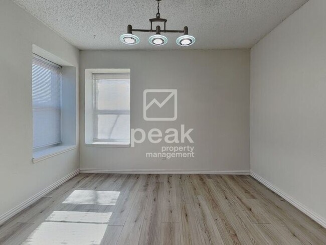 Building Photo - $2199! 3 Bed 2 Bath in Watauga! All appliances INCLUDED!