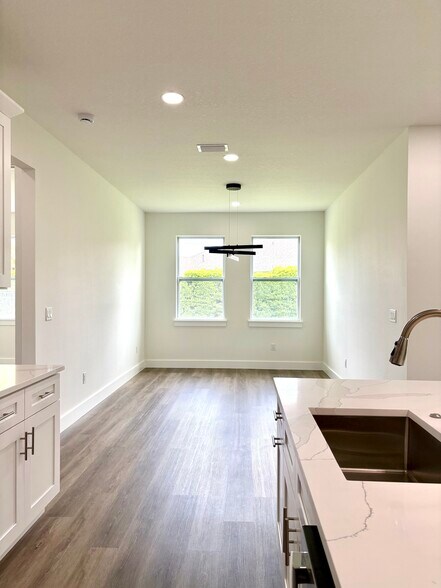 Dinning room - 4260 Baudelaire Ct