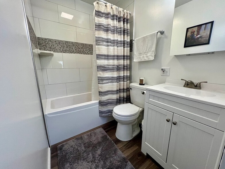 Building Photo - 1012 Scottsdale Dr