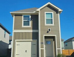 Building Photo - 6015 Pinion Trl