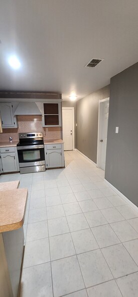 Building Photo - 1328 Andrews St