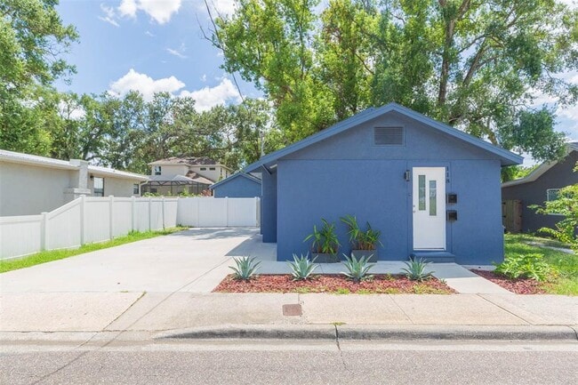 Primary Photo - 118 W Sligh Ave