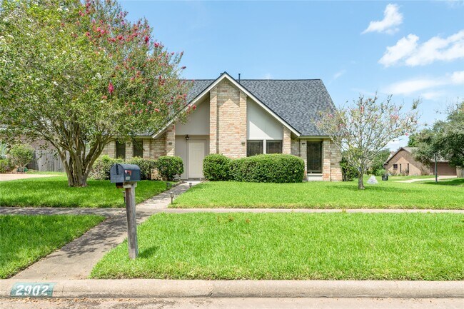 Building Photo - 2902 Field Line Dr