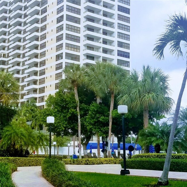 Building Photo - 600 Three Islands Boulevard