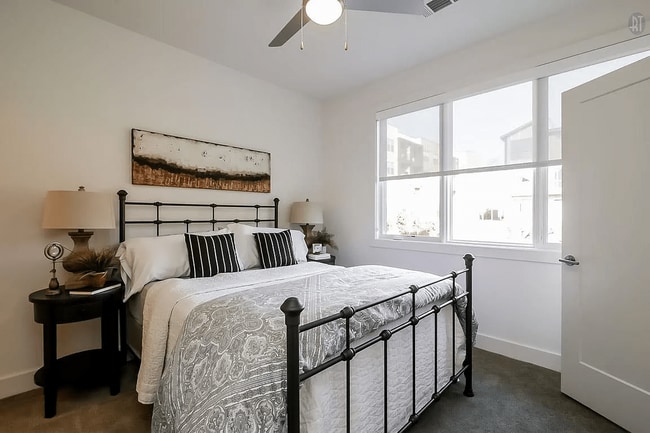 Building Photo - "Charming 3 Bed, 3 1/2 Baths Townhouse in Nashville's Desirable 37204 Neighborhood!" In The Heart...
