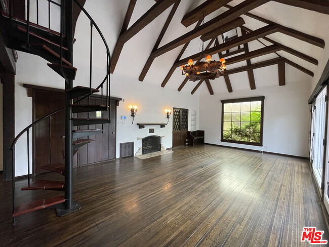 Building Photo - 2667 Lake View Terrace E