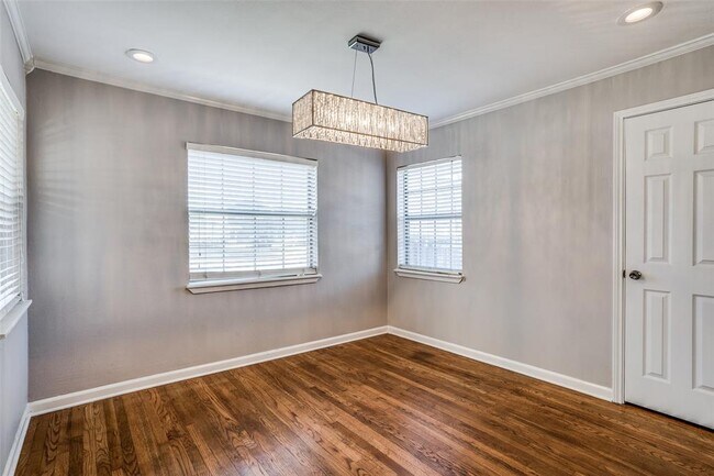 Building Photo - 1026 Cliffdale Ave