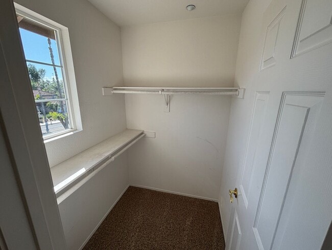 Building Photo - Gorgeous and spacious 5 bedroom FURNISHED home in Canyon Crest for rent!