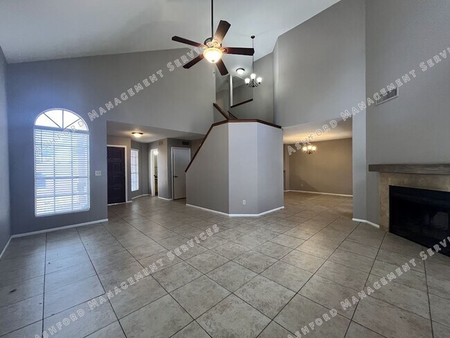 Building Photo - Charming 3 Bedroom, 2.5 Bath Home in North...