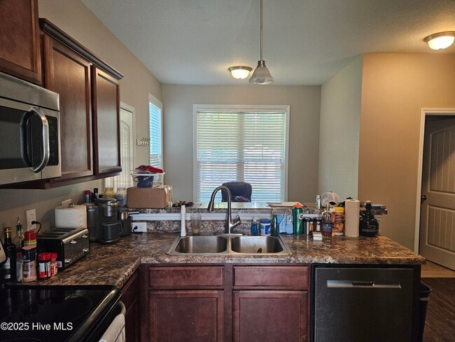 Building Photo - 609 Winfall Dr