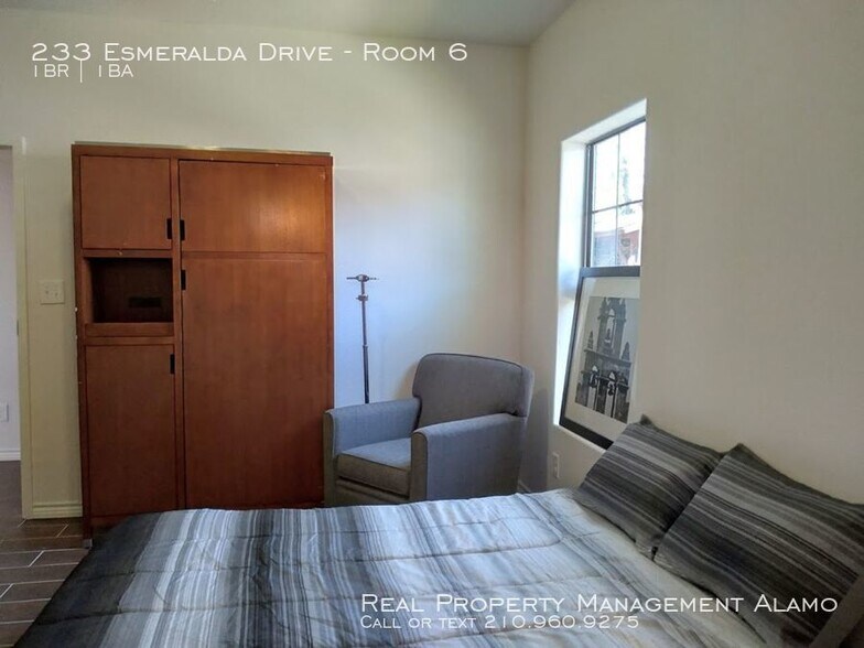 Building Photo - 233 Esmeralda Dr