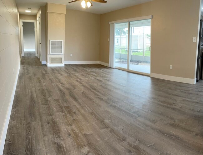 Building Photo - Whitman