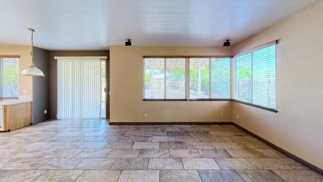 Building Photo - 37978 Spur Dr