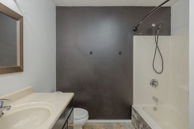 Building Photo - Charming 3-Bedroom Home in North Pole – Ne...