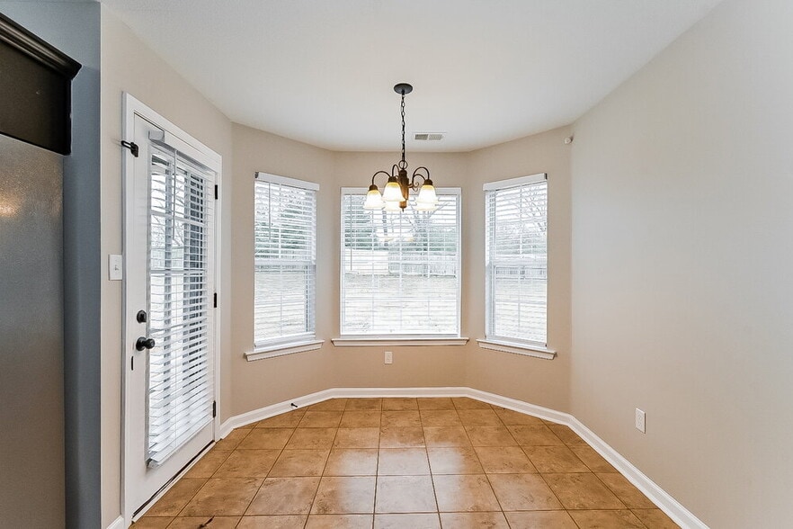 Building Photo - 663 Buttermilk Dr