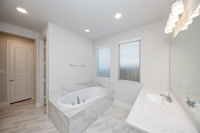 Building Photo - 29819 Breezy Pnes Lp