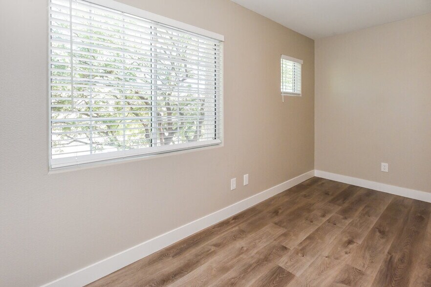 Building Photo - 8911 Deep Ridge Ct